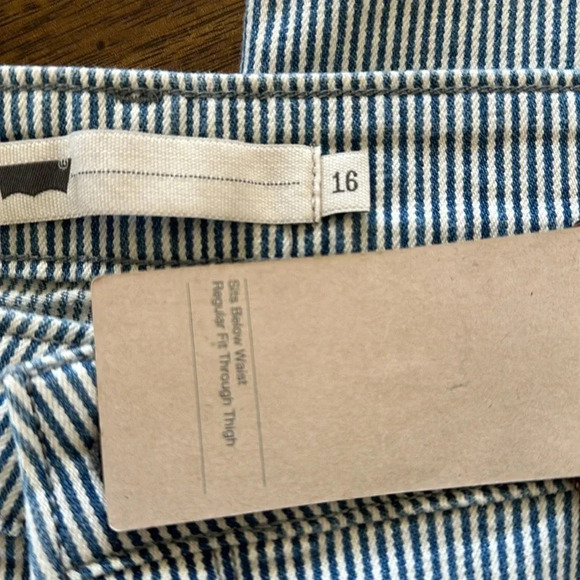 Levi’s capri pants NWTs size16 striped washed out denim - Picture 2 of 6